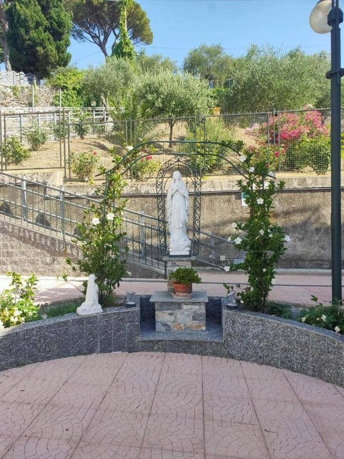 B&B Oasi Regina Pacis Санта-Маргерита-Лигуре Экстерьер фото