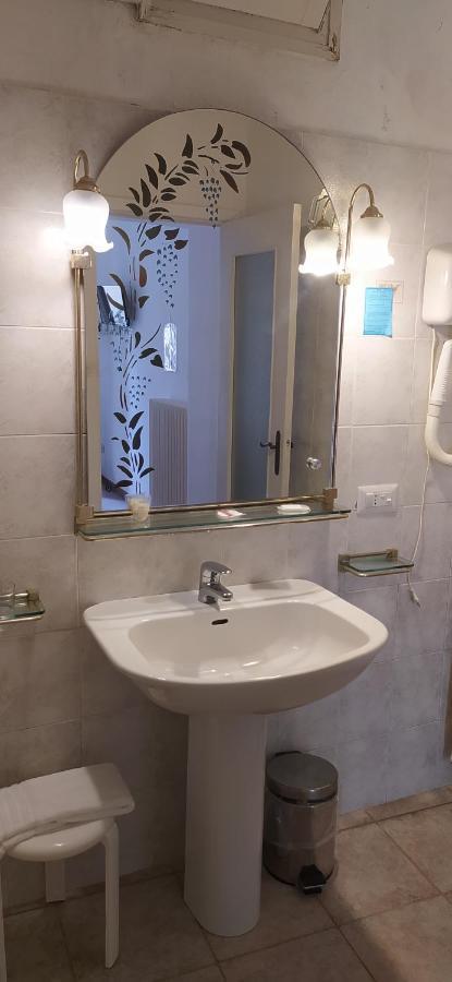 B&B Oasi Regina Pacis Санта-Маргерита-Лигуре Экстерьер фото