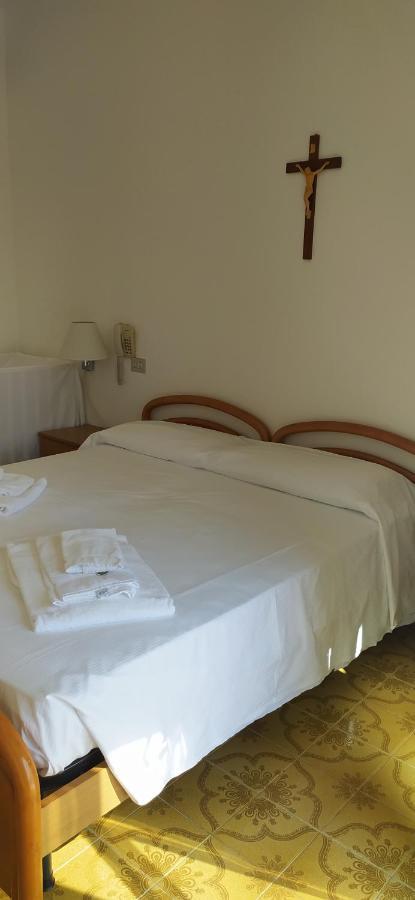 B&B Oasi Regina Pacis Санта-Маргерита-Лигуре Экстерьер фото